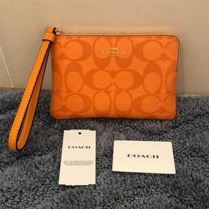 Coach Signature Corner Zip wristlet